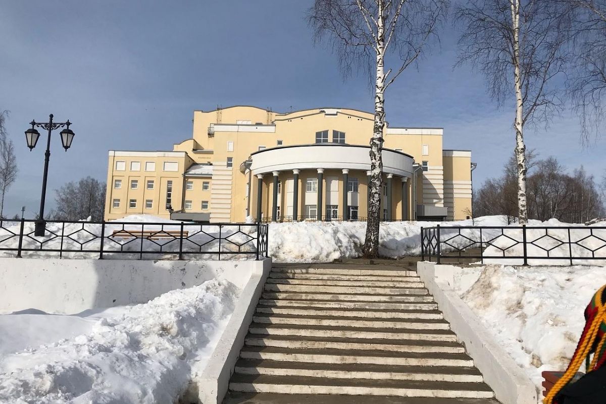 Праздничное театральное путешествие в Кудымкар с этнопрограммой. Спектакль согласно афише