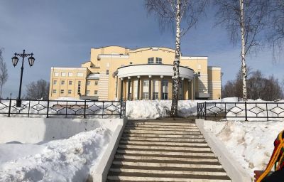 Праздничное театральное путешествие в Кудымкар с этнопрограммой. Спектакль согласно афише